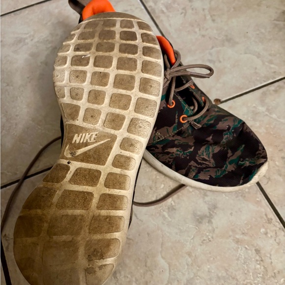 Nike Men’s Camouflage Sneakers - Black and Orange - Picture 5 of 5